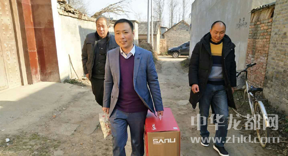 駐村第一書記用稿費(fèi)買餃子送貧困戶過(guò)冬至