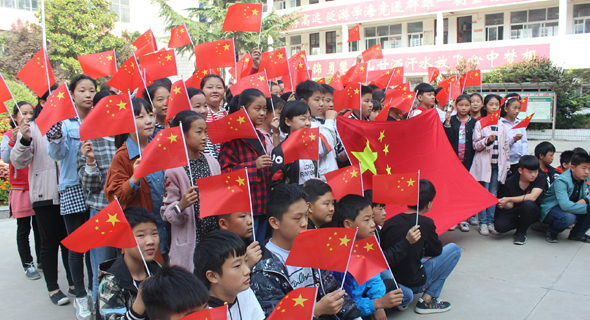 鄲城縣社會(huì)各界開(kāi)展“中國(guó)紅慶國(guó)慶”慶?；顒?dòng)