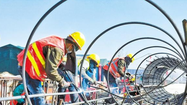 致敬！高溫下的建設(shè)者